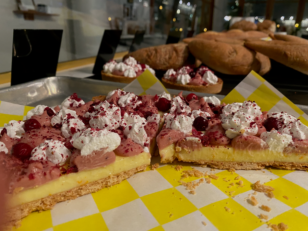 a "very nice" tart (by the slice)
